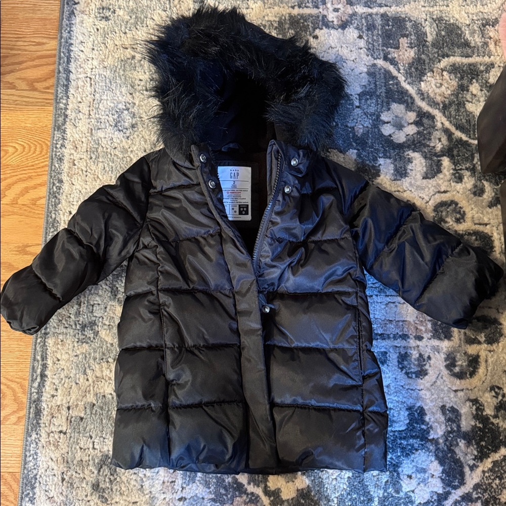 GAP Midnight Black Quilted Jacket with Faux Fur Trim